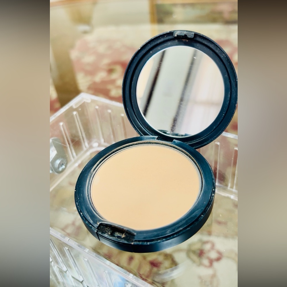 MAC Studio Fix Powder Plus Foundation - Picture 2 of 5